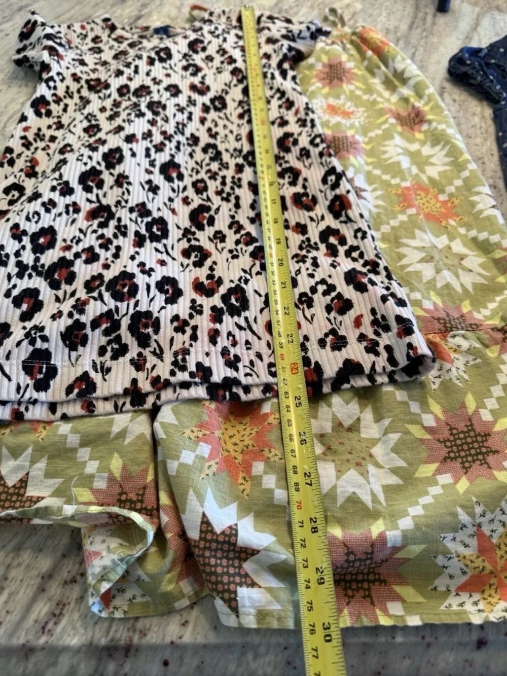 lot girls dress Size 7/8 Are 4